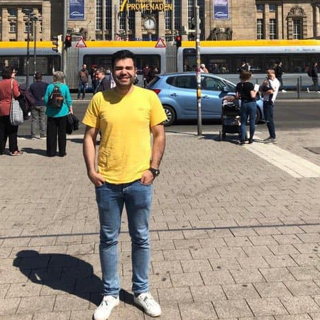 Arash Hokm